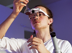 Dunkle Wolken im Blick? Die Chemiebranche schaut nicht optimistisch in die Zukunft (Foto: Pexels, Artem Podrez)