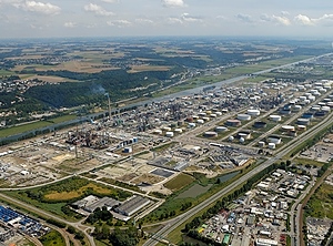 Von oben betrachtet: Der französische Petrochemiestandort Gonfreville (Foto: TotalEnergies)