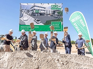 Spatenstich in Thalheim: Mitte Juni hat der Bau begonnen (Foto: Rico)