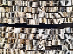 Schön anzusehen, aber leider leer: Paletten ohne Material (Foto: Pexels, Tom Fisk)