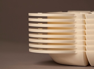 Einwegteller auf Basis thermoplastischer Stärke gehören zu den Produkten des Unternehmens (Foto: Novamont)