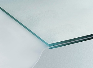 PVB-Folie als Zwischenlage in Sicherheitsglas (Foto: Sekisui)