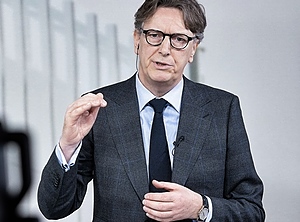 (Noch) keine speziellen Hilfen für Chemie und Kunststoff: Stefan Wintels, CEO der KfW (Foto: KfW-Bildarchiv, Alexander Kempf)