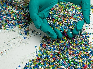Schön bunt: Additive für Recycling-Anwendungen (Foto: Avient)