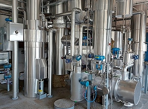 Alles Bio, oder was? Die Versuchsanlage für pflanzenbasiertes Caprolactam (Foto: Aquafil)