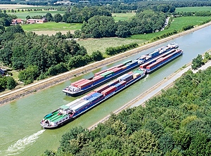 Noch fahren sie auf der Elbe – die Binnenschiffe (Foto: HHLA, Modal3)