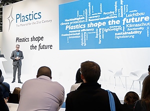 Kreislaufwirtschaft wird das zentrale Thema der Sonderschau ,,Plastics shape the future“ zur K 2022 sein (Foto: Messe Düsseldorf)