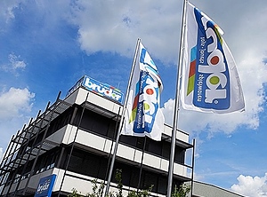 Firmenzentrale in Fürth-Burgfarrnbach: Investition in die Spritzgießfertigung (Foto: Bruder)