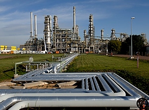 In Leuna verbindet eine Pipeline die Benzol-Erzeugung von TotalEnergies in der Raffinerie für Mitteldeutschland mit den Polyamid-Anlagen von Domo (Foto: TotalEnergies)