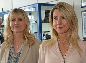 Haben bei Dr. Schneider das Heft des Handelns bislang noch allein in der Hand: Sylvia Schmidt (links) und Annette Schneider (Foto: KI)