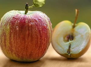 Saure Äpfel: Recycler müssen sich gerade entscheiden, in welchen sie beißen wollen (Foto: Pexels/Mali Mäder)