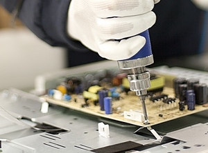 Elektronik-Komponenten für Fahrzeuge mit alternativem Antrieb sollen künftig eine größere Rolle spielen (Foto: Akwel)