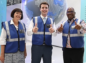 Offizielle Eröffnung: Die südafrikanische Umweltministerin Barbara Creecy, Alpla-CEO Philipp Lehner und der Premier von Gauteng, Panyaza Lesufi (v.li, Foto: Alpla)