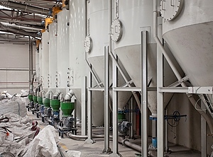 Im Werk im spanischen Ibi sollen künftig mehr Kunststoffabfälle recycelt werden (Foto: Acteco)