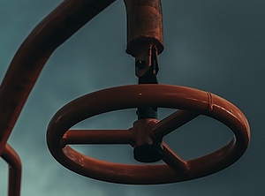 Hahn zu, Speicher voll: Die sinkende Nachfrage nach Gas drückt den Preis (Foto: pexels / Renan Almeida)