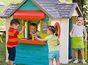 Großformatiges Kunststoff-Spielzeug für draußen gehört zu den Spezialitäten von Smoby Toys (Foto: Smoby)