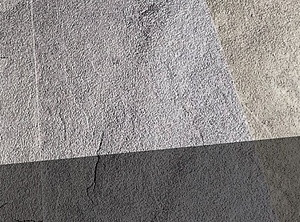 Nicht in Stein gemeißelt, sondern auf Folie gedruckt (Foto: Lange)