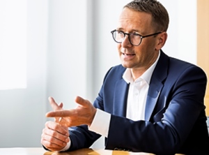 Der Chef will mehr Tempo: Wacker-CEO Dr. Christian Hartel (Foto: Wacker Chemie)