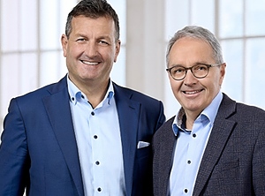 Firmeninhaber und langjähriger CEO Thomas Hansmann (r.) mit Nachfolger Rico Thüler (Foto: Permapack)