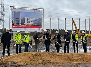 Lass Dir raten, schwinge Spaten: Greiwing baut in Wesel aus (Foto: Greiwing)