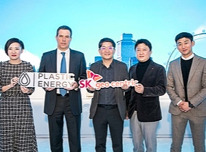 Während der Elektronikmesse CES in Las Vegas, USA, unterzeichneten Vertreter beider Unternehmen die Lizenzvereinbarung (Foto: SK)