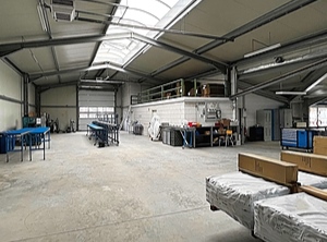 Bereit für die Arbeit: die neue Konfektionierungshalle (Foto: SLS Kunststoffverarbeitung)