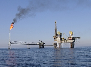 Der Ölpreis fällt – warum? Hohe Bestände in den USA und Preissenkungen aus Saudi-Arabien. (Foto: IStock, Robert Ellis)