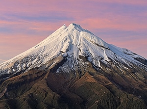 Der Mount Taranaki wartet schon: Azelis expandiert auch nach Neuseeland (Foto: Pexels, Ethan Brooke)