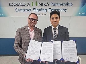 Gemeinsam voran: Domos Asien-Geschäftsführer Fabrizio Cochi (links) und Mika-CEO Kim Tae-gyoun (Foto: Domo Chemicals)