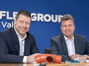 Freuen sich über eine gute Geschäftsentwicklung: Der Vorstandsvorsitzende Dr. Andreas Bastin (re.) und Finanzchef Mark Becks (Foto: Masterflex)