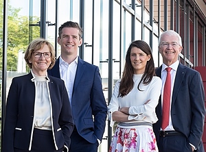 Die geschäftsführenden Gesellschafter:  Dr. Dorothee Strunz, Dr. Alexander Strunz, Johanna Strunz und Dr. Heinrich Strunz (von links, Foto: Lamilux)
