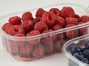 Den Inhalt im Blick: Tiefgezogene Kunststoffverpackungen für Obst und Gemüse (Foto: Carton Pack)