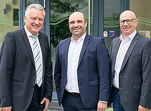 Die alten Geschäftsführer und der neue: Thomas Kohler (Mitte) folgt auf Wolfgang Humml (li.) und Hannes Hämmerle (Foto: 1zu1/Darko Todorovic)