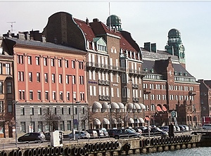 In unmittelbarer Nähe zu Hafen und Bahnhof: Die Konzernzentrale im südschwedischen Malmö (Foto: Hexpol)