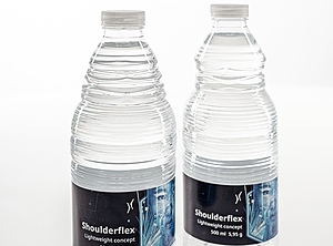 Immer leichter: Die 500-ml-PET-Flasche wiegt nur knapp 6 g (Foto: Krones)