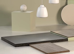 Für Küchen und andere Möbel: Thermoplastische Folien zum Beschichten von Holzwerkstoffplatten (Foto: Surteco)
