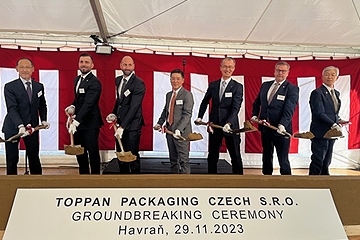 Feierlichkeiten zur Grundsteinlegung: Das japanische Unternehmen errichtet ein neues Werk in Most im Nordwesten Tschechiens (Foto: Toppan)