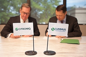 Deal vereinbart: Vertreter der beiden Unternehmen bei der Vertragsunterzeichnung (Foto: Citroniq)