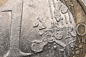 Leicht ramponiert und schrundig: Aber die Kunststoffindustrie in der EU hofft auf eine glänzende Zukunft (Foto: KI)