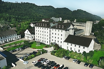 Beschaulich in den Schweizer Bergen: Die Konzernzentrale in Winterthur (Foto: Autoneum)