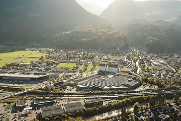 Der Hauptsitz in Bürs im Vorarlberg: Hier arbeiten rund drei Viertel der insgesamt 500 Beschäftigten (Foto: Getzner)
