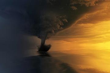 Gefahr für Leib und Leben – und die Logistik: Ein Taifun über dem offenen Meer (Foto: Pexels, Jplenio)