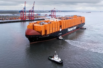 Oranger Riese: das neue Containerschiff von Hapag-Lloyd (Foto: Hapag-Lloyd)