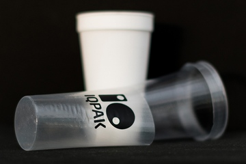 3-Schicht-Modell: Der wiederverwendbare PP-Grundkörper wird beidseitig gesleevt (Foto: Fraunhofer)