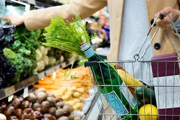 Korb halbvoll? Zwei Drittel der Befragten bewerten die Recyclingfähigkeit einer Verpackung als entscheidendes Kaufkriterium. (Foto: Pexels / Tara Clark)