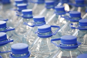 Undurchsichtiges PET-Beziehungsgeflecht: PetRus, Pet.Rus, Retal und Neo (Foto: Fotolia/George Serban)