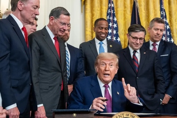 Unterschriften unter Ausnahmeregelungen: Des US-Präsidenten wohl liebste Beschäftigung (Foto: White House)