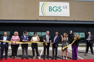 Neuer Standort in Betrieb: Das 10.000 m² große Werk vereint Lager- und Fertigungsbereiche (Foto: BGS)