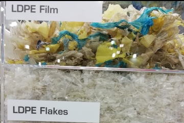 Der ruinöse Wettbewerb mit Neuware macht das Recyclinggeschäft derzeit nahezu unmöglich (Foto: KI)