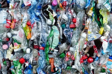 Stein des Anstoßes: Wie könnte der chemische Recyclinganteil zukünftig bilanziert werden? (Foto: Pixabay / Hans)